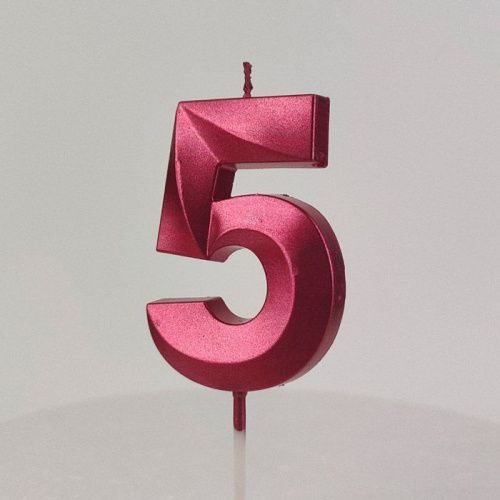 Свеча цифра "5", красная